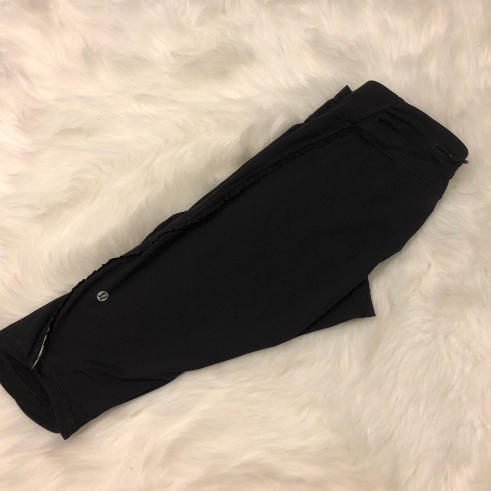 Lululemon • Black Crop Tights